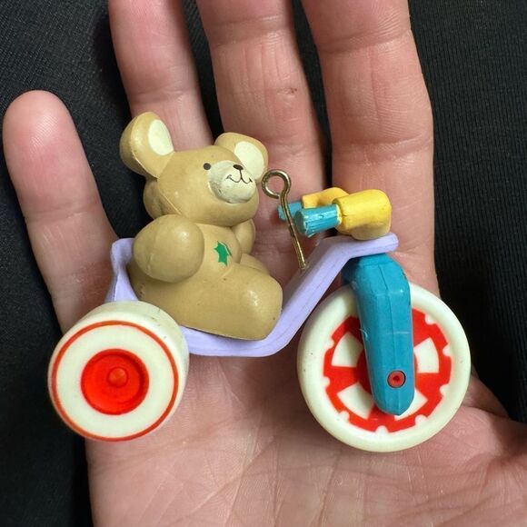 Hallmark 1985 Keepsake Christmas ornament BEARY SMOOTH RIDE Bear on Trike - Picture 3 of 7